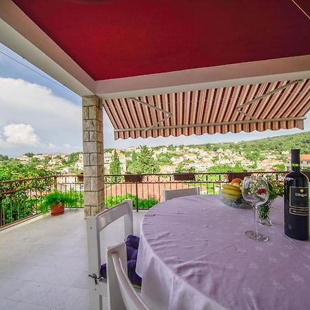 Apartman Mate Splitska Buitenkant foto