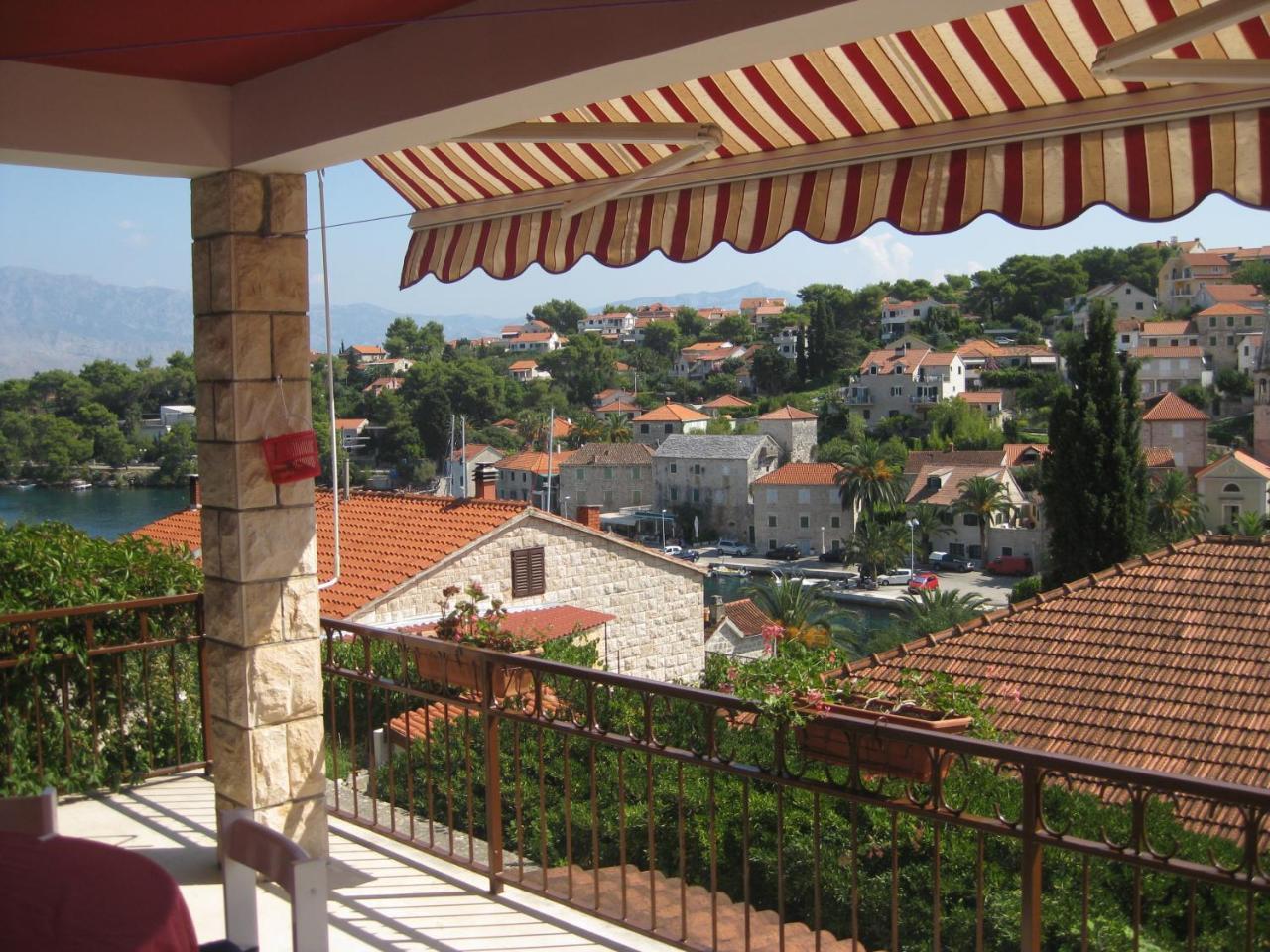 Apartman Mate Splitska Buitenkant foto