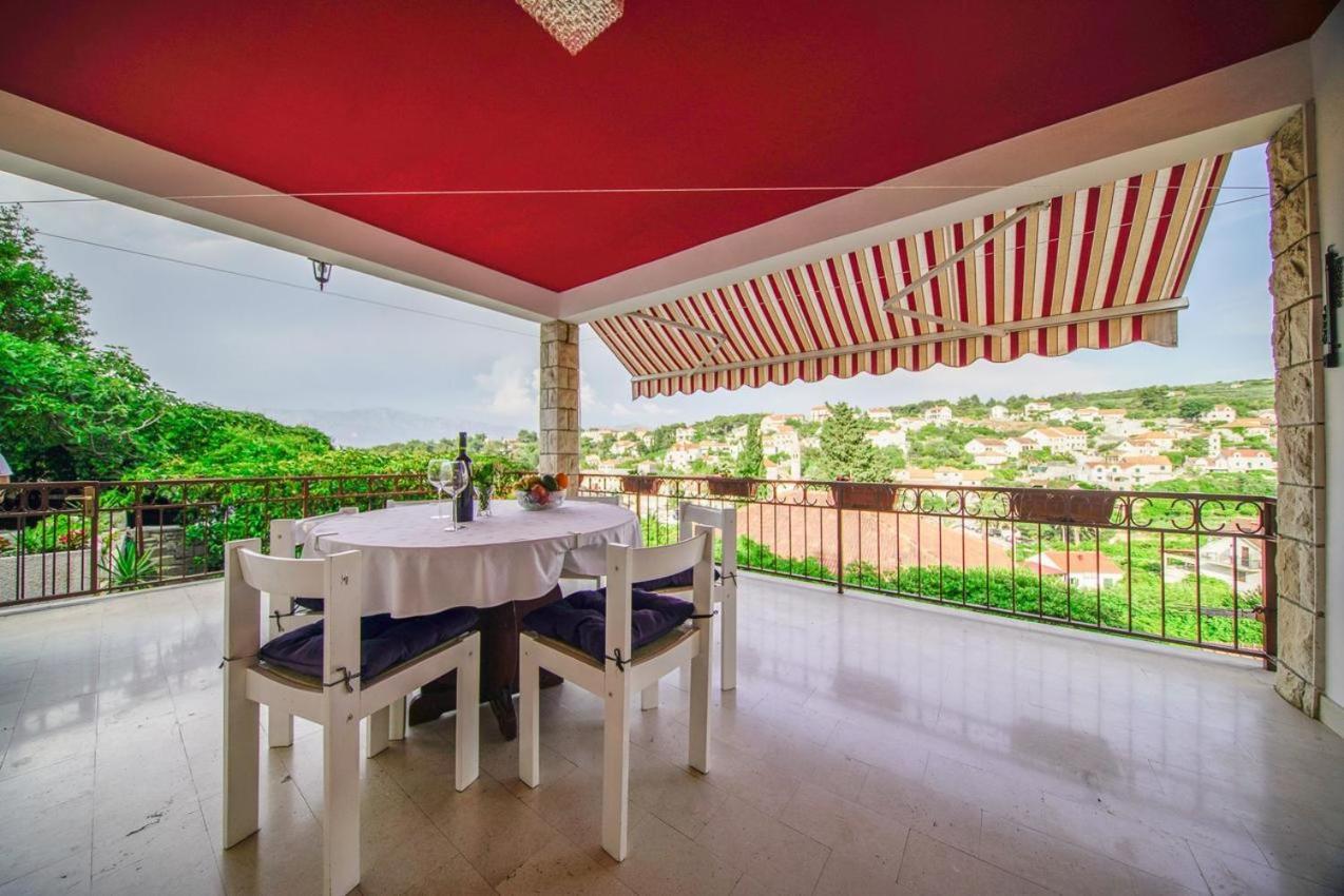 Apartman Mate Splitska Buitenkant foto