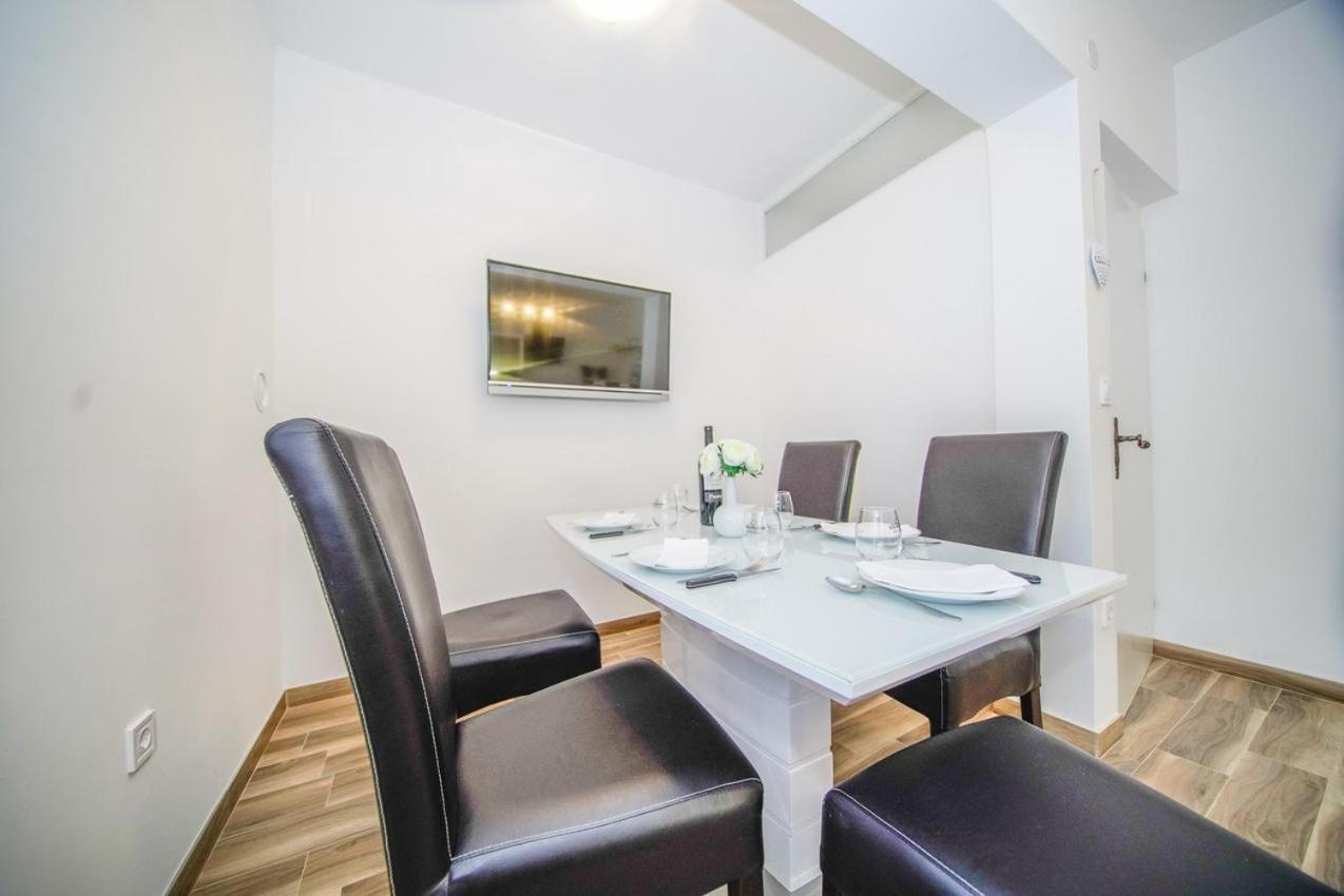 Apartman Mate Splitska Buitenkant foto