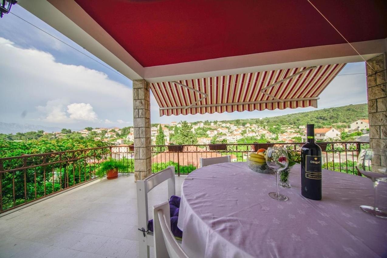 Apartman Mate Splitska Buitenkant foto