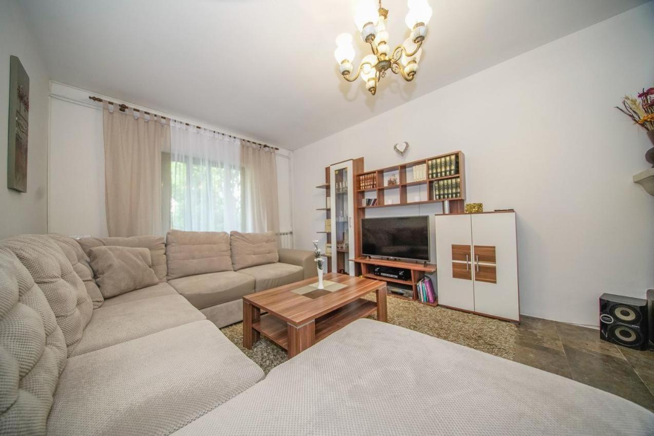Apartman Mate Splitska Buitenkant foto