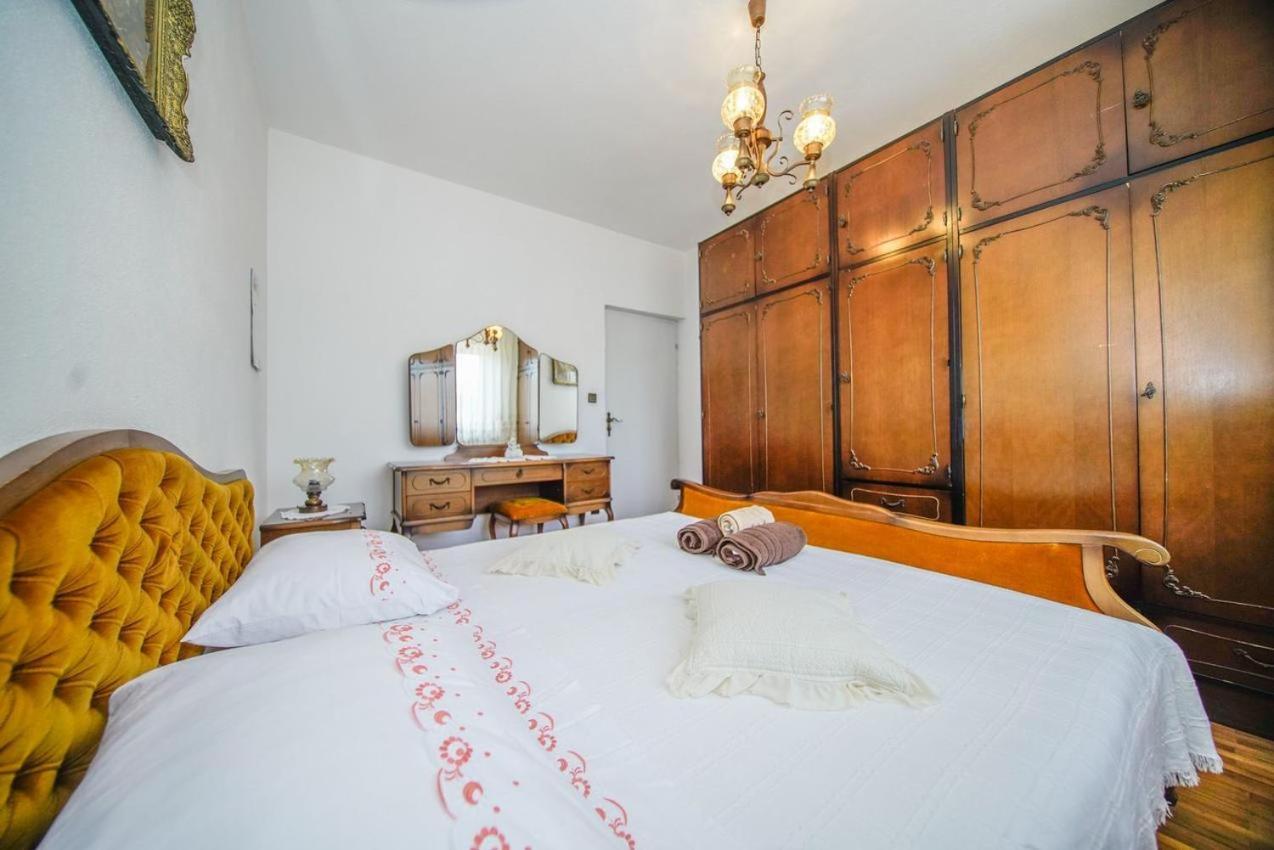 Apartman Mate Splitska Buitenkant foto