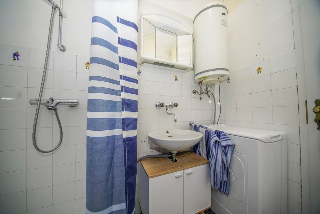 Apartman Mate Splitska Buitenkant foto
