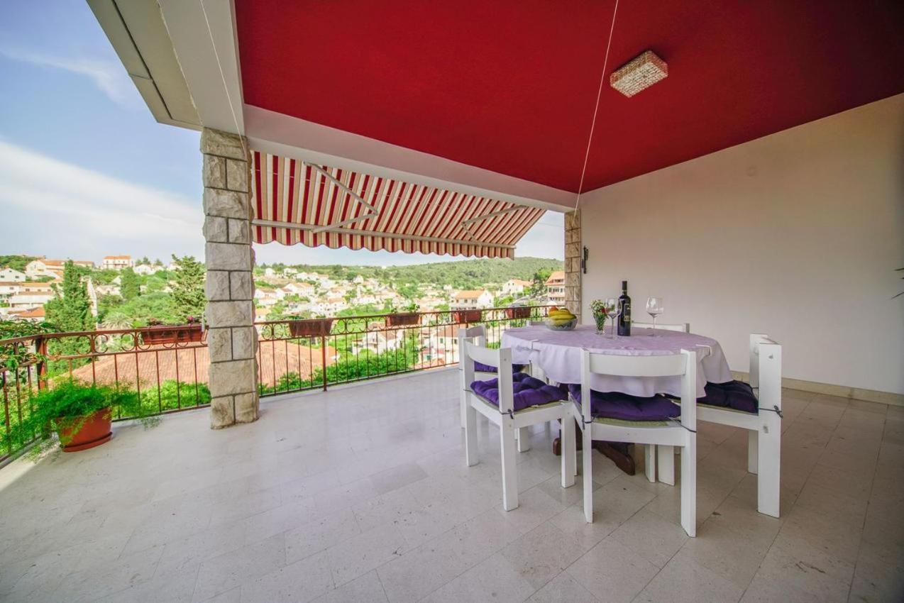 Apartman Mate Splitska Buitenkant foto